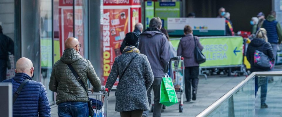 Centri commerciali in rivolta. Dal nuovo decreto è sparita la norma sulla riapertura nei weekend