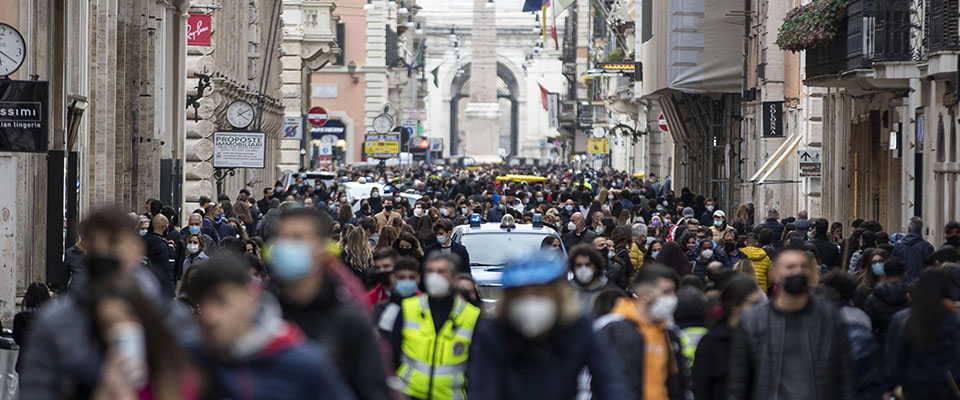 In migliaia verso Roma per urlare “Io apro” sotto le finestre di Draghi. Bus bloccati dalla polizia?