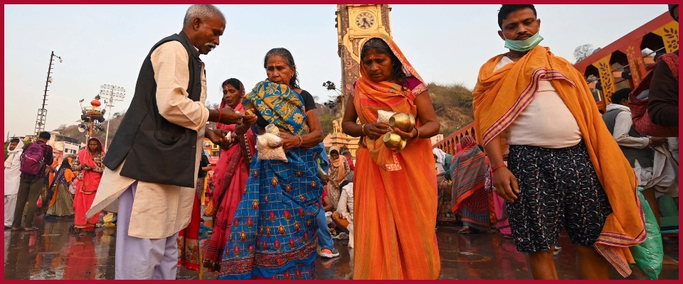 India cremazioni cadaveri Gange