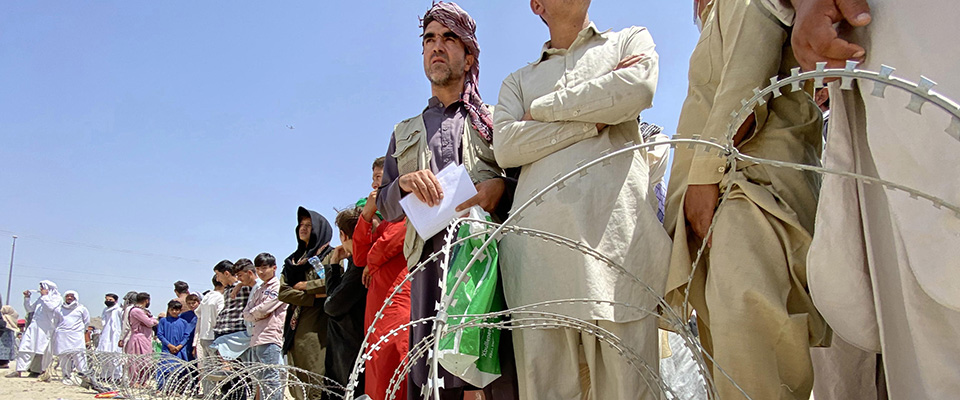 epa09417769 Afghans including those who worked for the US, NATO, Europe Union and the United Nations in Afghanistan wait outside the Hamid Karzai International Airport to flee the country, after Taliban took control of Kabul, Afghanistan, 17 August 2021. Several people were reportedly killed at Kabul airport on 16 August as Afghans were attempting to hang on a moving US military plane leaving the airport. Taliban co-founder Abdul Ghani Baradar earlier in the day declared victory and an end to the decades-long war in Afghanistan, a day after the insurgents entered Kabul to take control of the country. Baradar, who heads the Taliban political office in Qatar, released a short video message after President Ashraf Ghani fled and conceded that the insurgents had won the 20-year war.  EPA/STRINGER