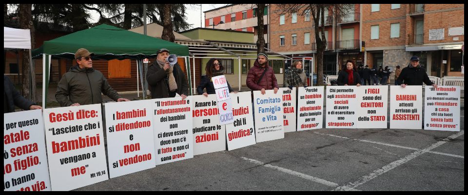 Bibbiano, sentenza in arrivo. Parla una mamma: mi hanno detto che non potevo essere una buona madre…