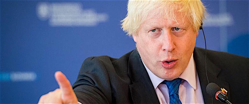 Sconcerto tra gli industriali in sala, Boris Johnson tesse le lodi di Peppa Pig e si paragona a Mosè