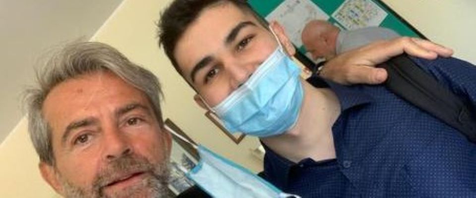 Collegno, uccise il padre per difendere la mamma e il fratello. Assolto: il fatto non costituisce reato