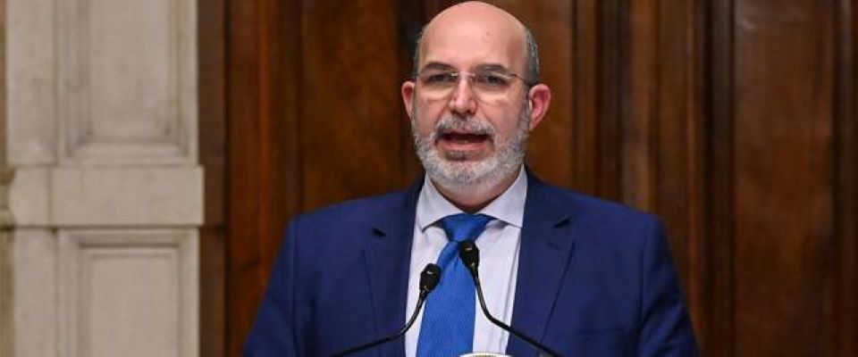 Scossone in casa 5Stelle, il Senato reintegra i 6 parlamentari “no Draghi” espulsi da Crimi