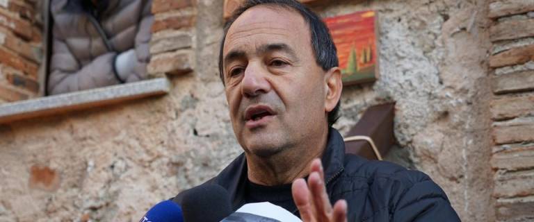 “Lucano ha strumentalizzato l’accoglienza a fini politici”. Così il tribunale che ha condannato l’ex sindaco di Riace