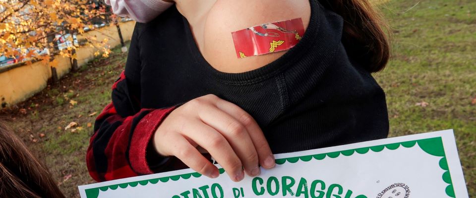 Allo Spallanzani di Roma vaccinati i primi 100 bimbi tra i 5 e gli 11 anni. Con palloncini e clown