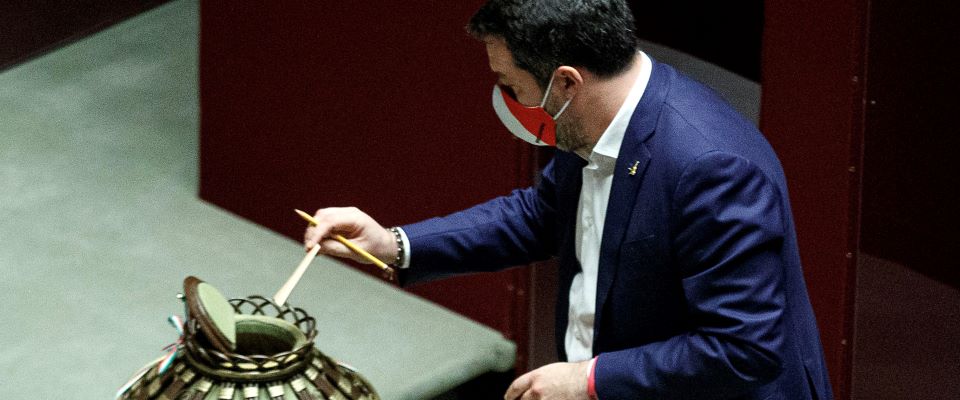 Salvini: «Il centrosinistra scappa. Abbiamo fatto la massima proposta. Li aspetto nel pomeriggio»