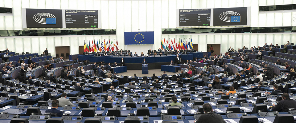 Il Presidente del Consiglio, Mario Draghi, all’apertura della sessione plenaria del Parlamento Europeo, Strasburgo, Francia, 03 maggio 2022.  ANSA / Filippo Attili / Ufficio stampa Palazzo Chigi   +++ ANSA PROVIDES ACCESS TO THIS HANDOUT PHOTO TO BE USED SOLELY TO ILLUSTRATE NEWS REPORTING OR COMMENTARY ON THE FACTS OR EVENTS DEPICTED IN THIS IMAGE; NO ARCHIVING; NO LICENSING +++