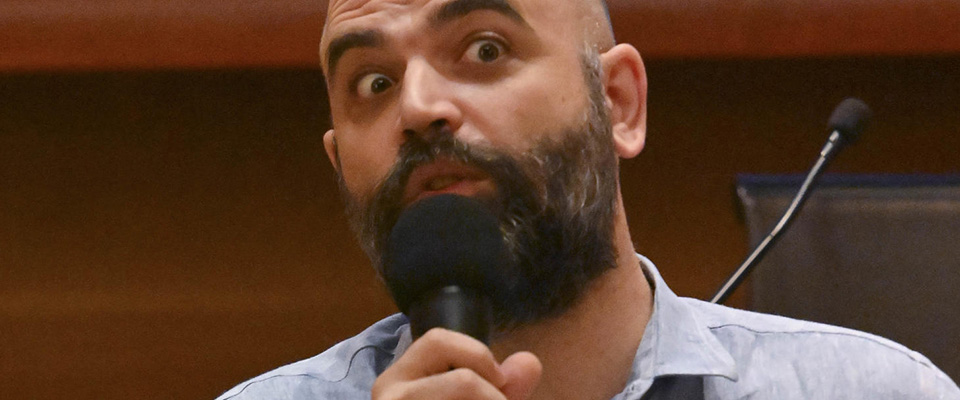 Saviano difende i “pacifici” contestatori della Meloni a Palermo: “Prove tecniche di regime fratellista”