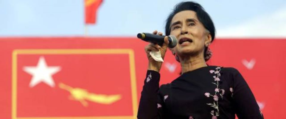 Birmania, nuova condanna per Aung San Suu Kyi. La pena per l’ex icona pacifista sale a 26 anni