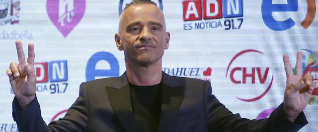 Eros Ramazzotti parla dei suoi progetti personali ma anche del futuro dell'Italia e loda la Meloni, augurando buona fortuna al nuovo governo