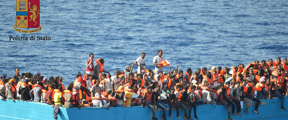 Migranti: la sinistra filosofeggia, gli scafisti incassano 70mila euro a viaggio. Retata di tunisini e italiani