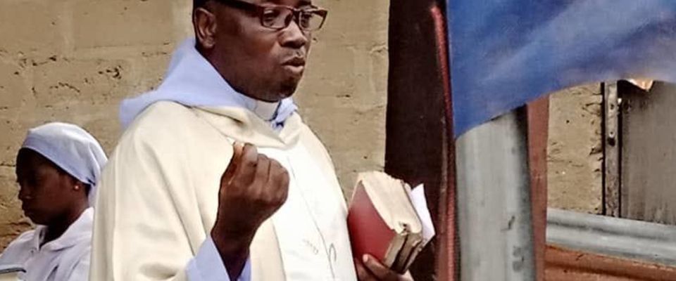 sacerdote rapito in Nigeria