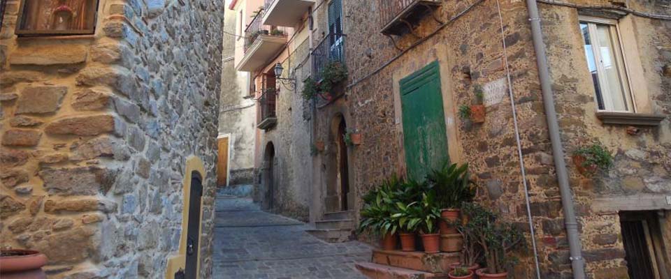 La grande bellezza dei borghi del sud: il futuro delle aree interne va protetto dalla “desertificazione”