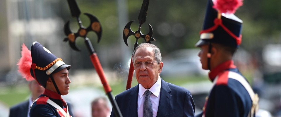 epa10576984 Russian Foreign Minister Sergei Lavrov arrives for a meeting with Brazilian Foreign Minister Mauro Vieira at the Itamaraty Palace in Brasilia, Brazil, 17 April 2023. Russian Foreign Minister Lavrov visits Brazil at the beginning of a tour of the Latin American countries that have the best relations with Moscow.  EPA/ANDRE BORGES