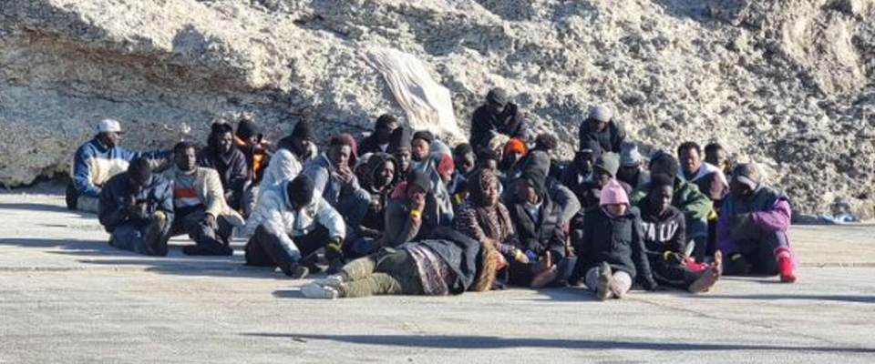 Decreto migranti: sui richiedenti asilo nuove procedure. Espulsione immediata per i violenti