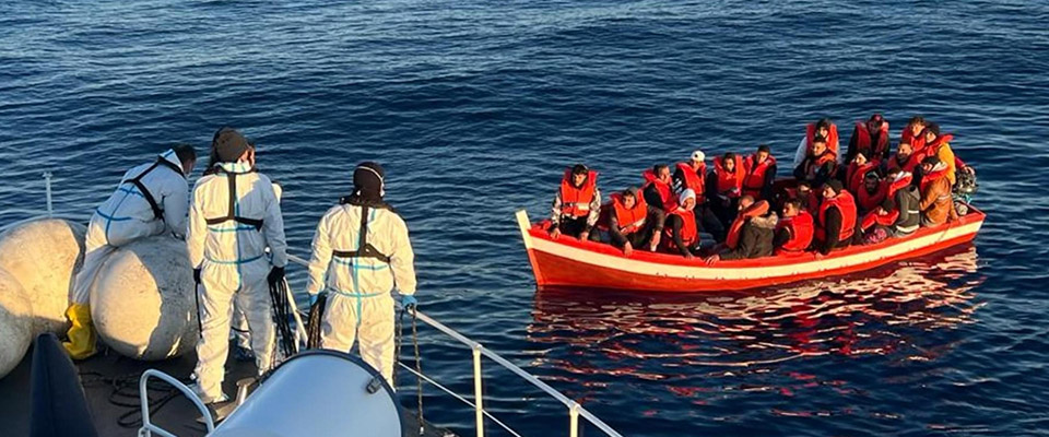 Stato di emergenza sui migranti, Pd e Ong insorgono, la Ue ammette: “La situazione è difficile”