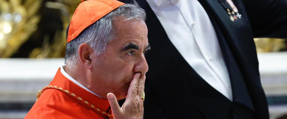 Il Tribunale Vaticano vieta di scoprire le chat omissate. Becciu: impedito il diritto di difesa