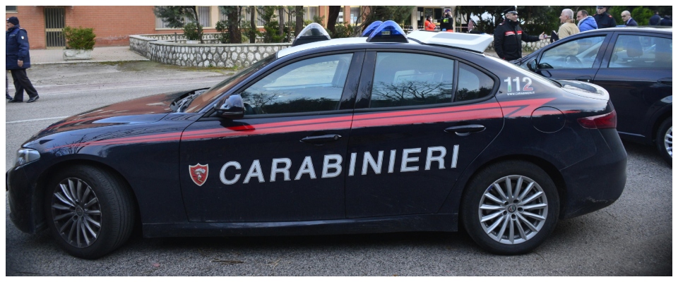 Firenze, blocca l’auto e cerca di violentare la donna alla guida: lei fugge e lui la getta a terra