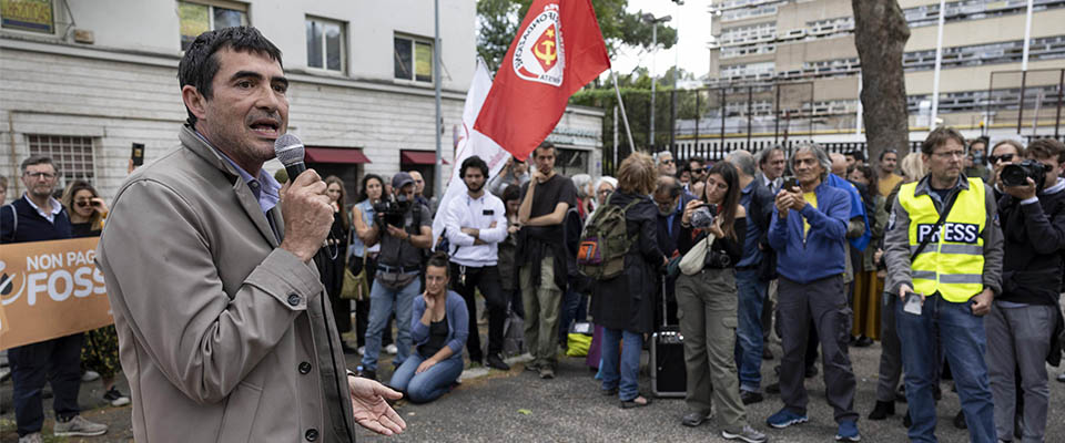 In piazza l’Armata Brancaleone del Reddito di cittadinanza: dai grillini a Fratoianni e al Pd