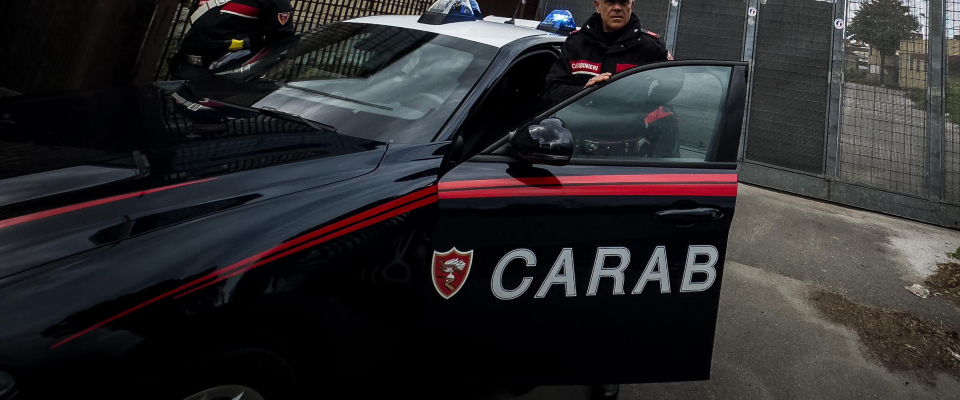 Bimba salvata a scuola, Viky abbraccia i carabinieri. Le lettera della mamma