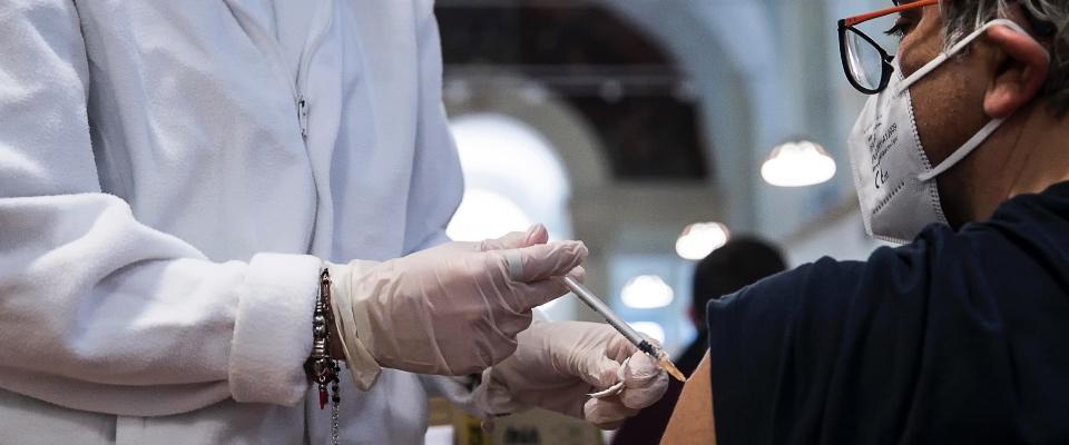 Il Belgio distrugge 6 milioni di vaccini. Bassetti: li paghino quei dementi dei no Vax