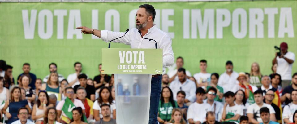 Spagna, Sanchez rischia responsabilità penali se fa patti con Puigdemont. L’unico governo è il Centrodestra