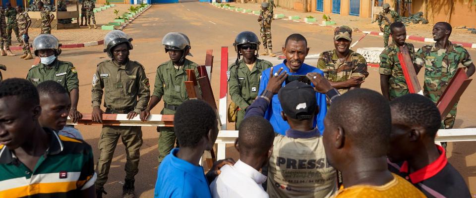 Il Niger caccia gli ambasciatori di Francia, Germania e Usa. Ma Parigi rifiuta