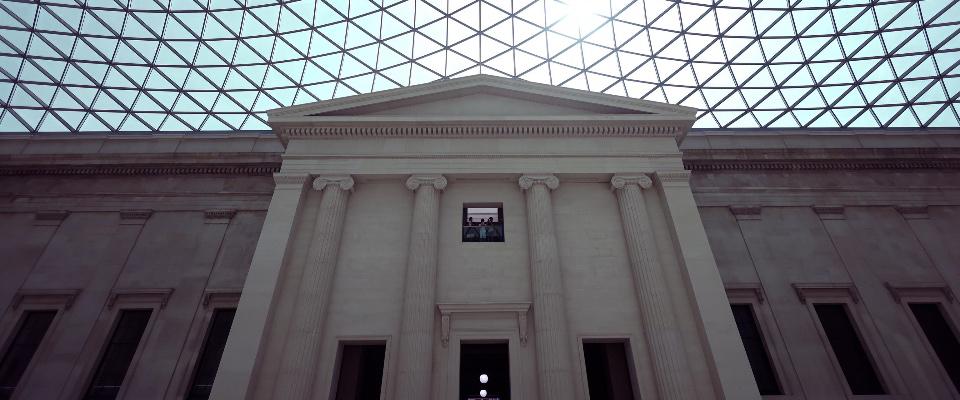 Travolto dalle polemiche per i 2.000 reperti spariti si dimette il direttore del British Museum