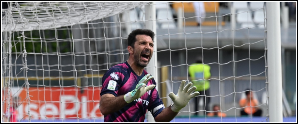 gianluigi buffon del parma durante la partita di calcio di Serie B italiana Parma vs Cagliari allo stadio Tardini a Parma, Italia, 22 aprile 2023. ANSA/ Alessio Tarpini