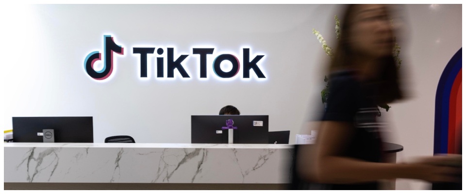 Francia, i genitori di una 15enne che si è tolta la vita denunciano TikTok per istigazione al suicidio