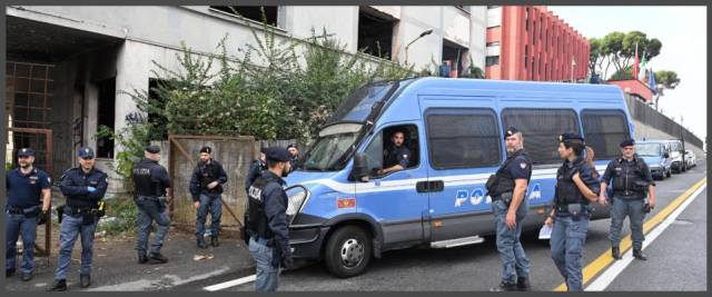 Roma, sgombero all'ex fabbrica di penicillina/ Momenti di tensione,  occupanti in rivolta