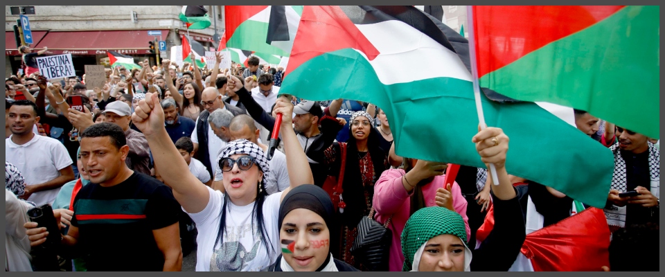 Cori antisemiti al corteo di Milano, Sala non condanna. De Corato: non ha il coraggio di farlo?