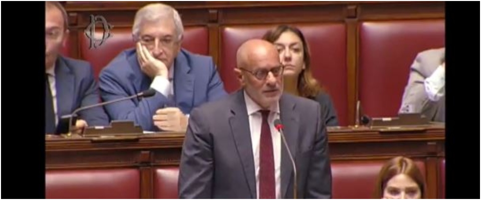 Foibe, l’intervento di Rampelli: “Oggi ha vinto l’Italia e questa vittoria la dedichiamo a te, Norma” (video)