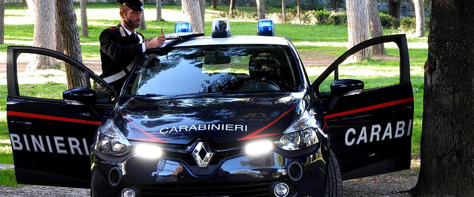 Tunisino rientra illegalmente in Italia, arrestato due volte, espulso, ritorna e aggredisce i carabinieri