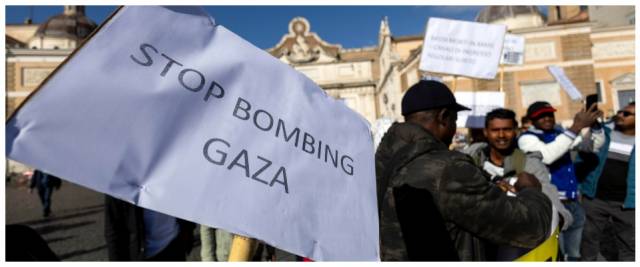 Piazza Popolo bandiere palestinesi