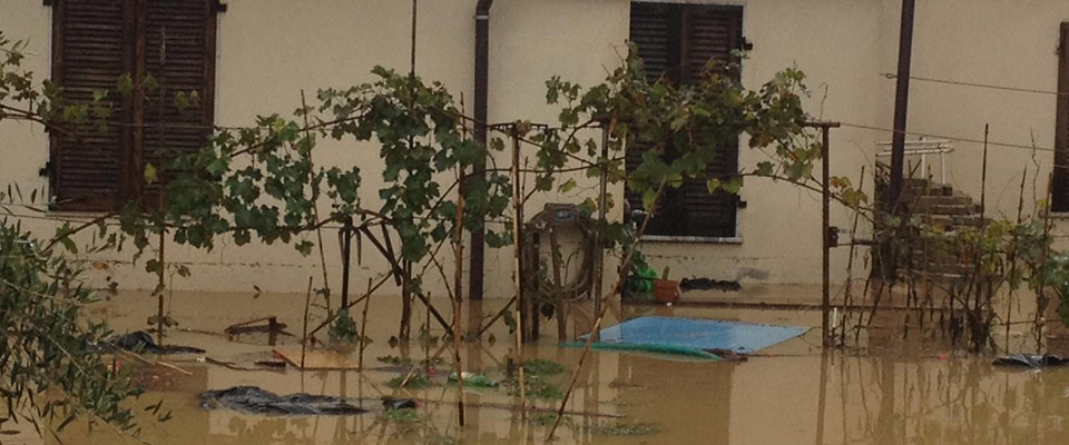 Alluvione in Toscana, la Regione Toscana accusa gli “spurghisti”: “Chiedono 10mila euro a casa”