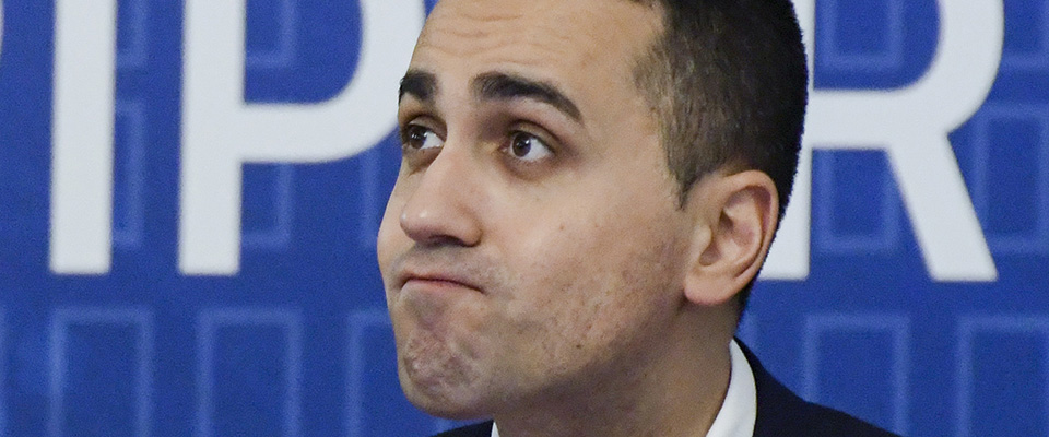 Di Maio si ritira dalla politica (ma non dalla poltrona): “Gli italiani sono stati chiari, mi ha votato solo l’1%…”