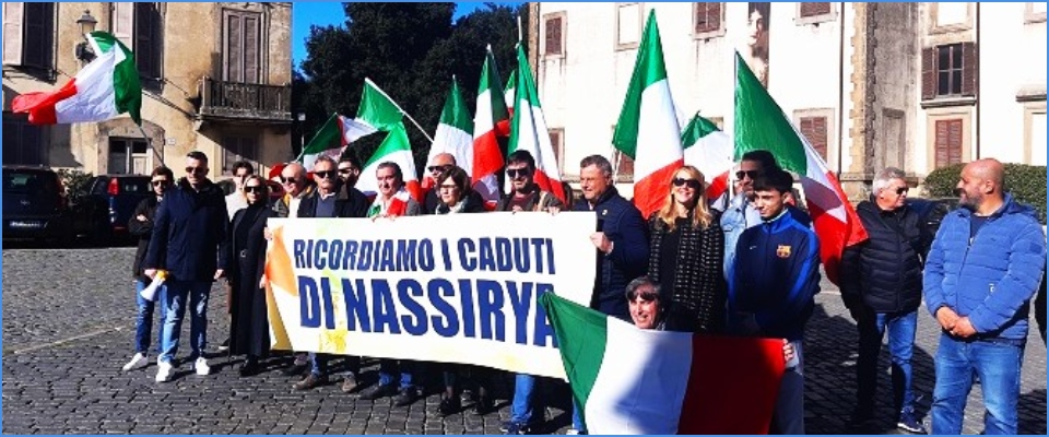 Oriolo Romano, il Comune nega l’intitolazione dei giardini ai caduti di Nassirya. FdI e opposizione in piazza