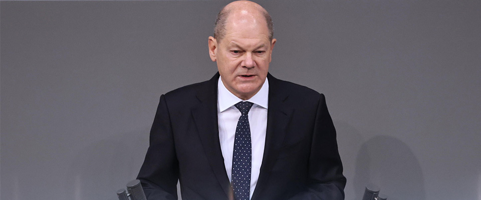 Germania, Scholz in caduta libera nei sondaggi. Oggi il “processo” sulla manovra bocciata