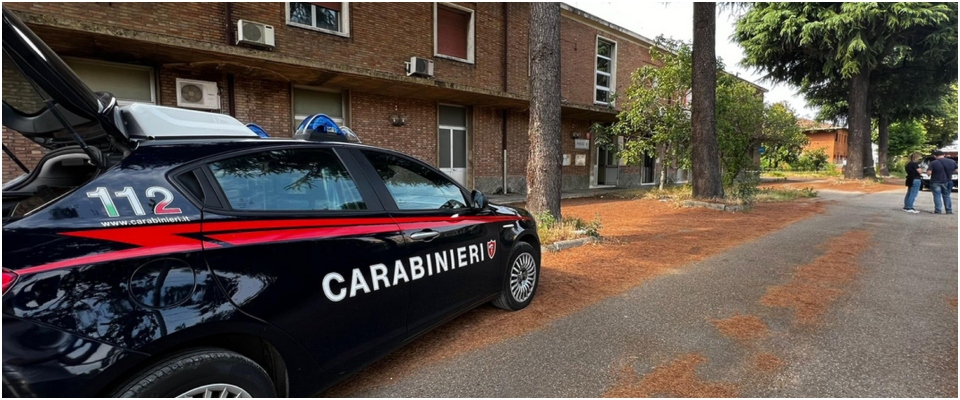 Bologna, prende a calci e pugni la moglie davanti al figlio che chiama il 112. Arrestato l’uomo