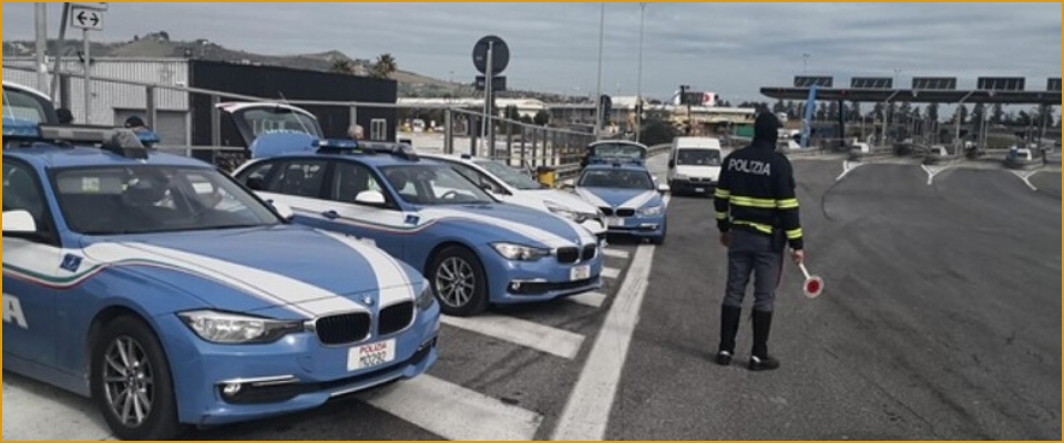 Tentata rapina a un furgone portavalori sulla Milano-Torino: autostrada chiusa, rapinatori in fuga