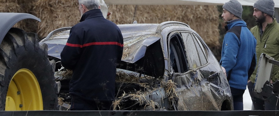 Francia, auto contro gli agricoltori in protesta: morta una donna, gravissimi il marito e la figlia