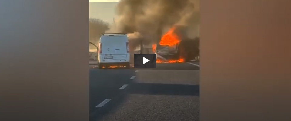 Inferno di fuoco a Sassari per l’assalto ai portavalori: 4 guardie giurate ferite (video). Rapinatori in fuga