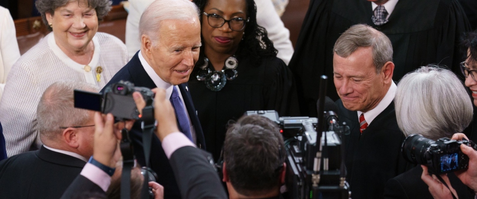 Biden mostra le unghie: Trump (che non nomina) è un pericolo per l’America. E su Gaza scavalca Israele