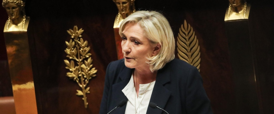 Marine Le Pen: “Appoggio incondizionato all’eroica resistenza ucraina. No ai bluff di Macron”