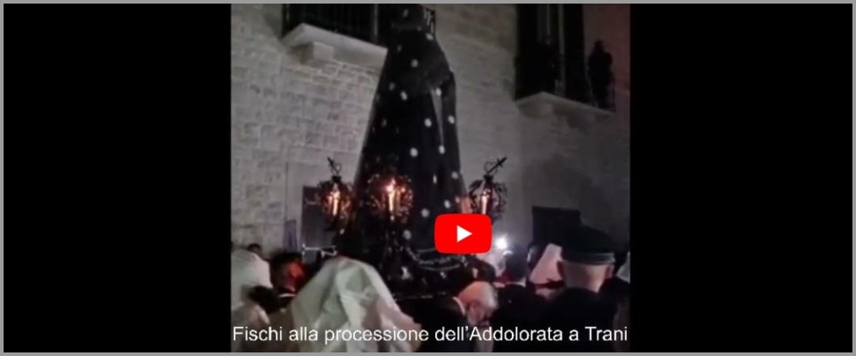 fischi processione Addolorata Trani