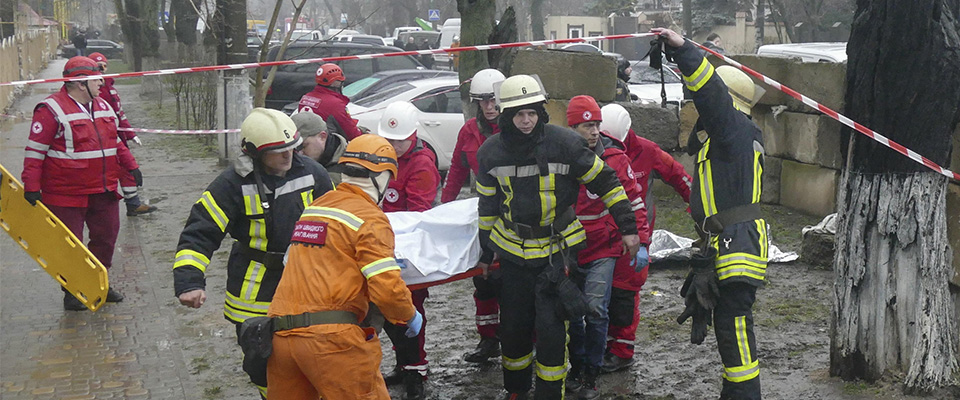 Putin festeggia la sua scontata rielezione lanciando un missile ipersonico: strage a Odessa, 16 morti