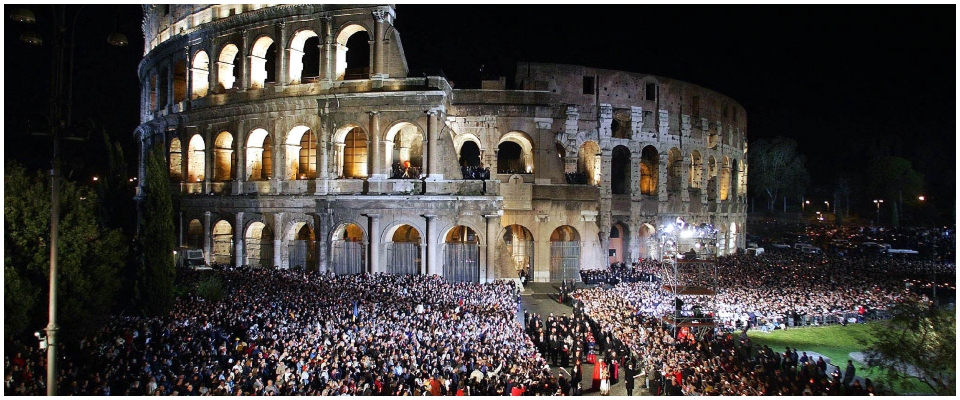 Via Crucis: 14 stazioni tra guerra, femminicidi e insulti da tastiera. Le meditazioni scritte dal Papa