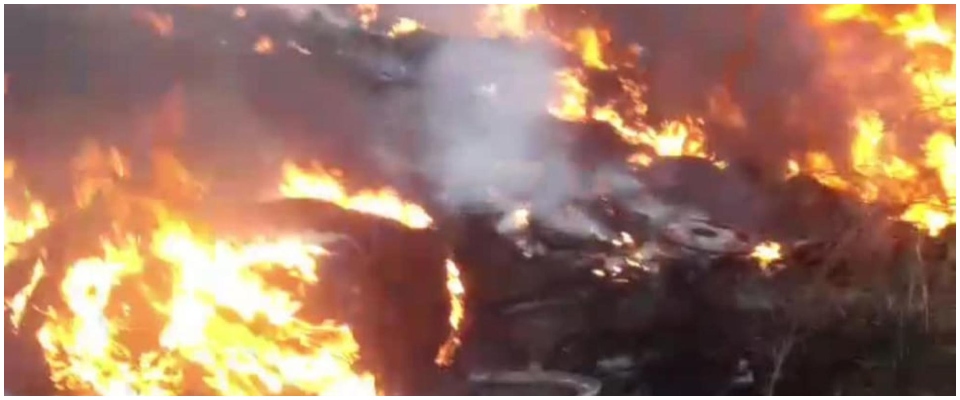 Ardea, maxi rogo in una discarica abusiva. Impressionante nube nera su Roma e i Castelli (video)